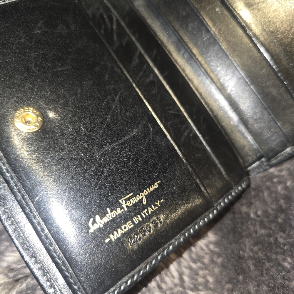Salvatore Ferragamo Tri Fold Gancini Wallet Black - Picture 5 of 8